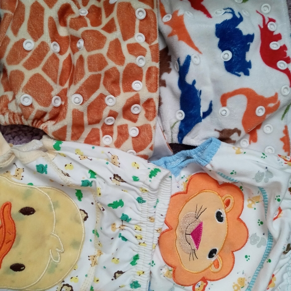 Assortment of cloth diapers and training pants - Picture 6 of 6